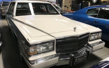 Cadillac-Brougham-Berline-1990-11