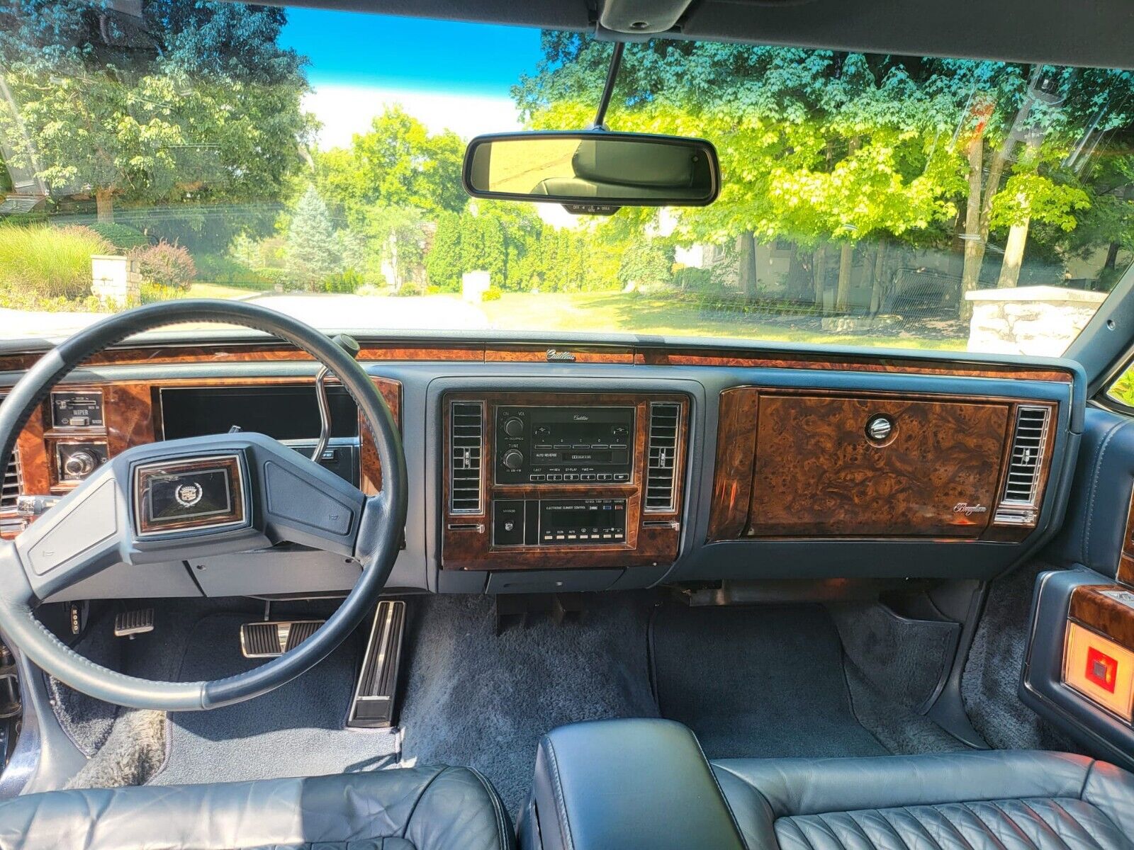 Cadillac-Brougham-Berline-1990-14