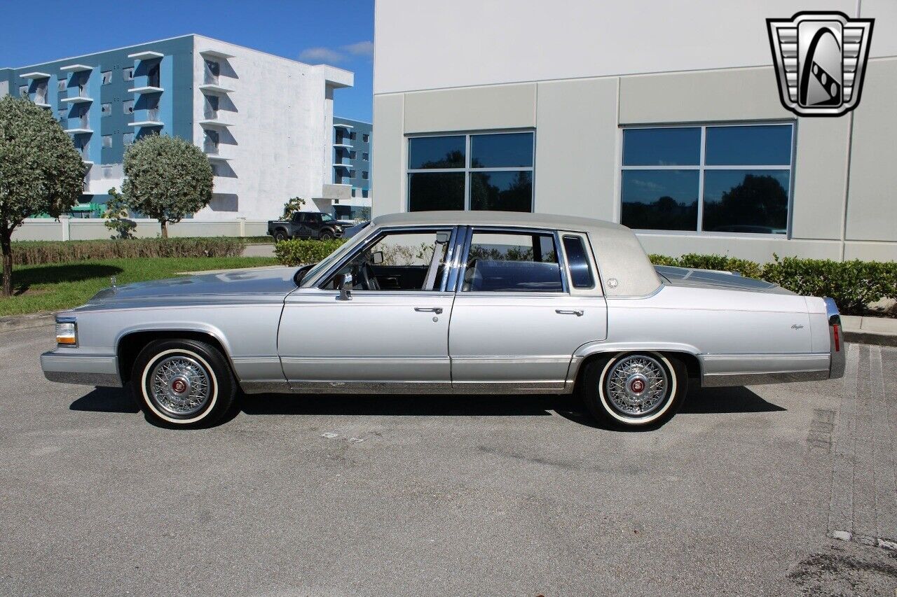 Cadillac-Brougham-Berline-1990-2