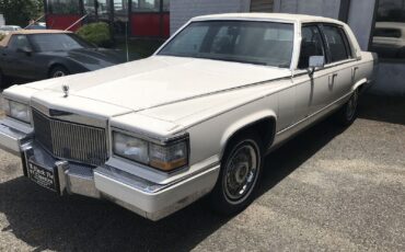 Cadillac-Brougham-Berline-1990-2