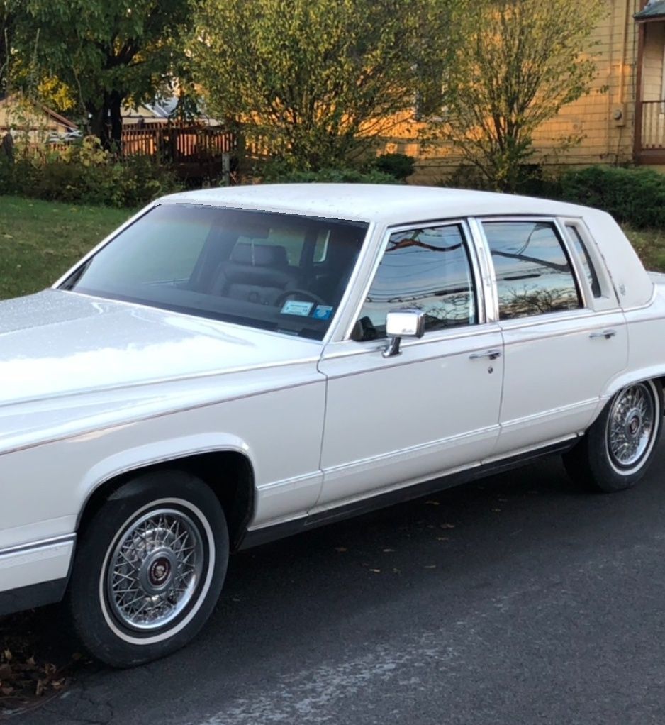 Cadillac-Brougham-Berline-1990-3