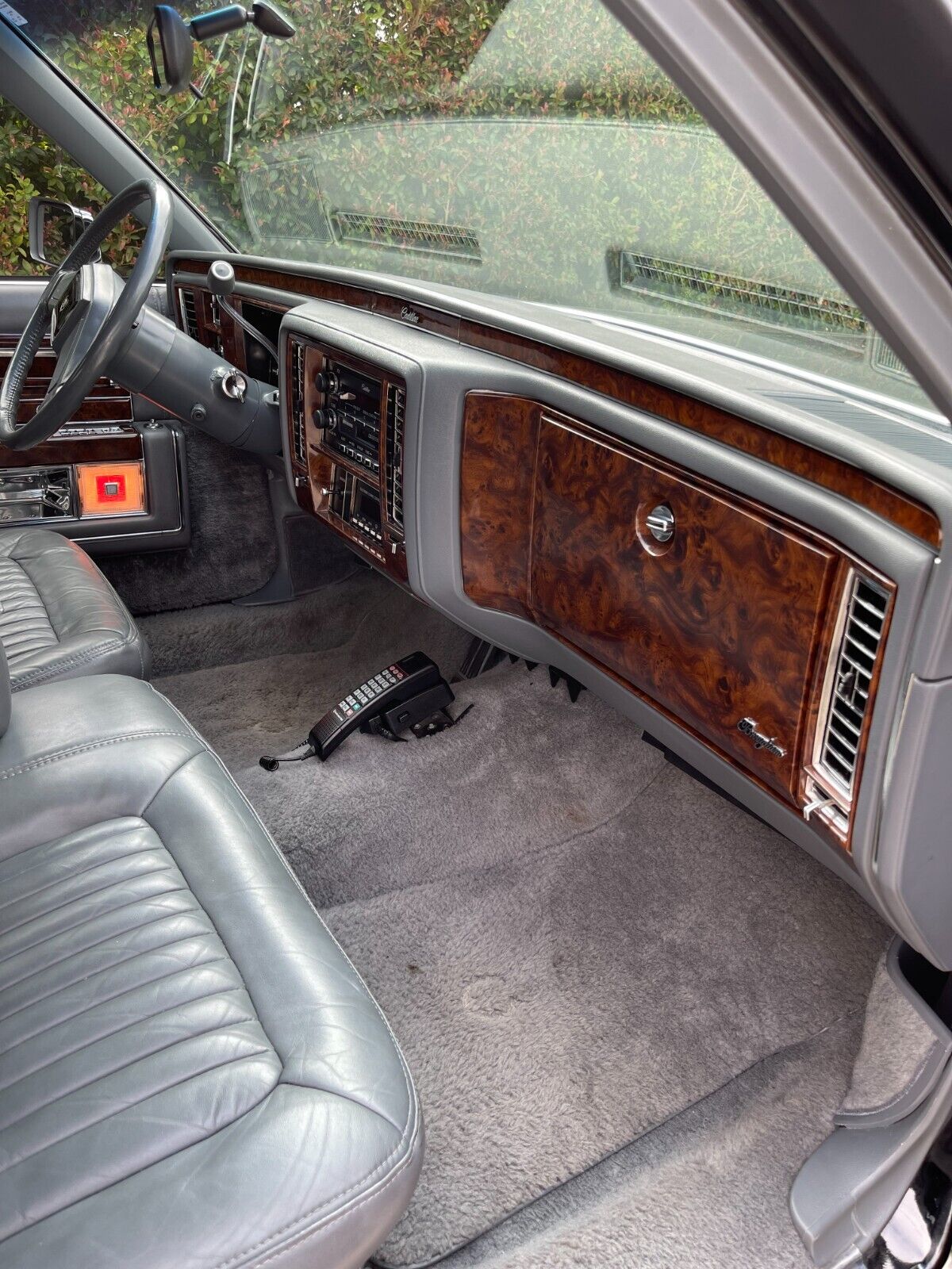 Cadillac-Brougham-Berline-1992-37