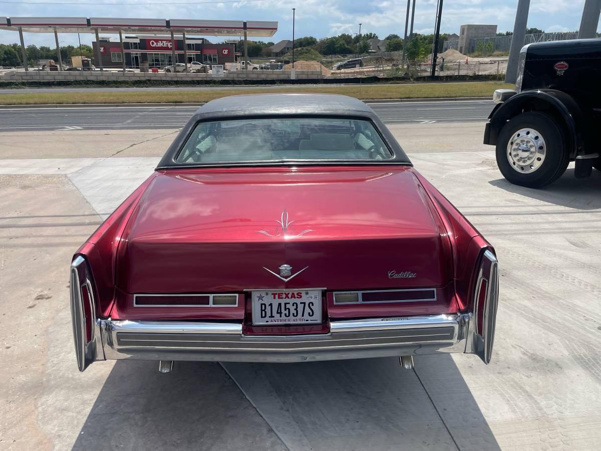 Cadillac-Coupe-deville-1976-11