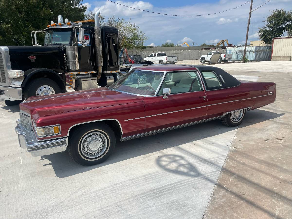 Cadillac-Coupe-deville-1976-12