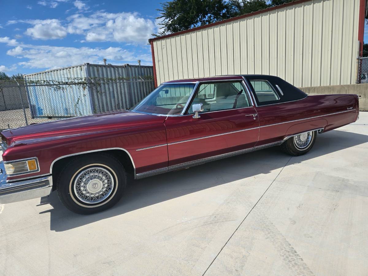 Cadillac-Coupe-deville-1976-2