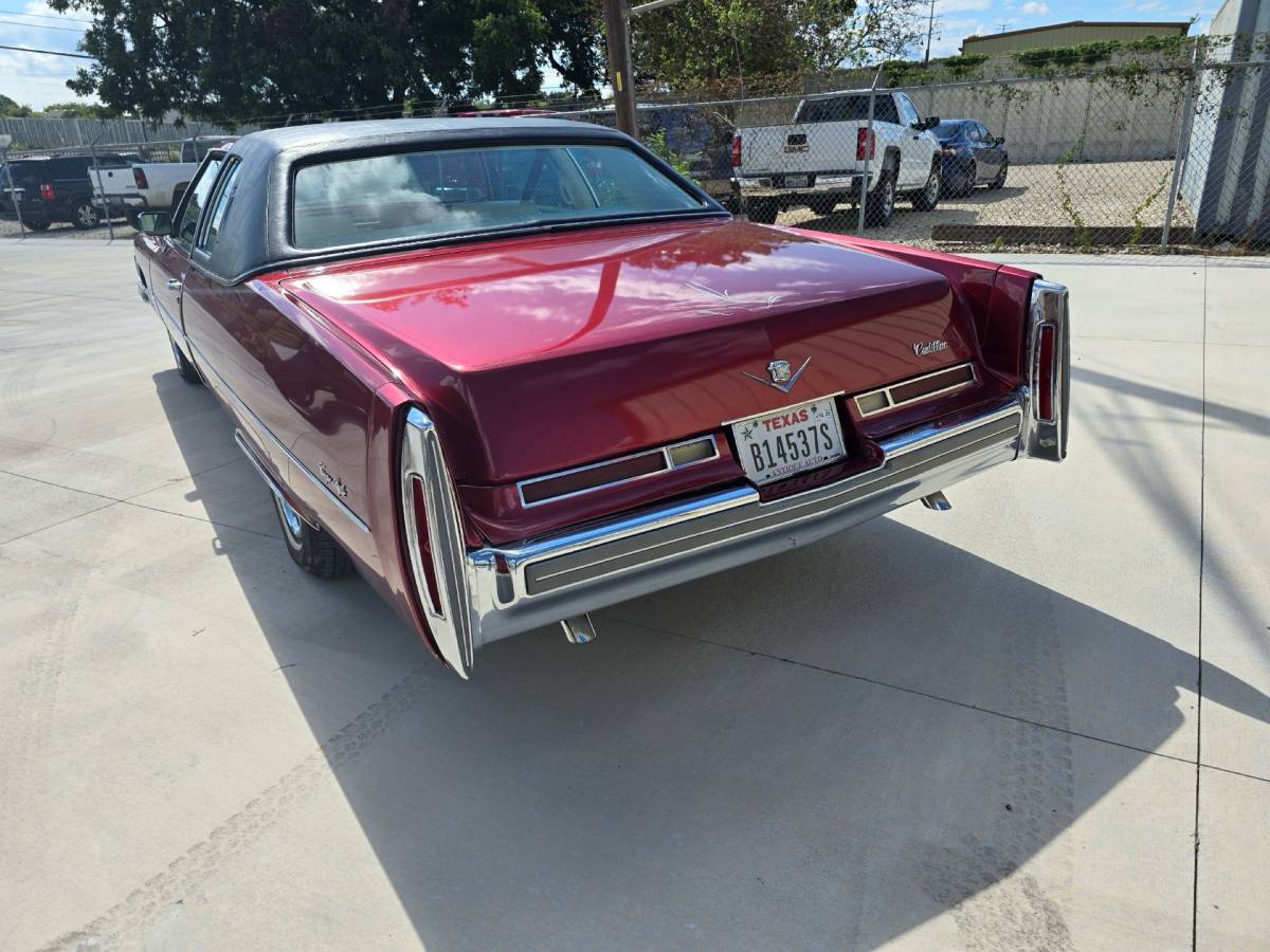 Cadillac-Coupe-deville-1976-3