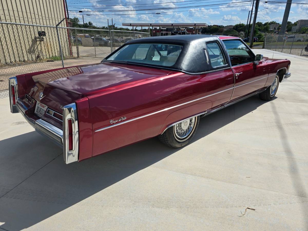 Cadillac-Coupe-deville-1976-4