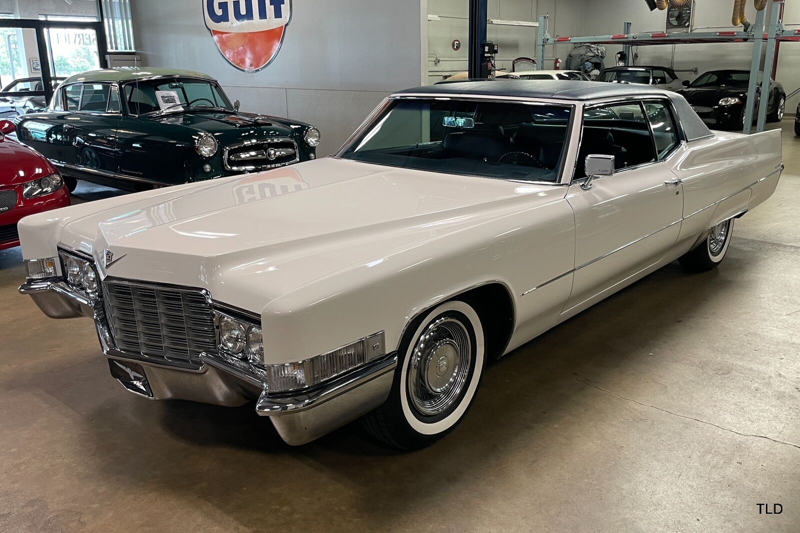 Cadillac-DeVille-1969-2