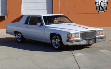 Cadillac-DeVille-1982-7