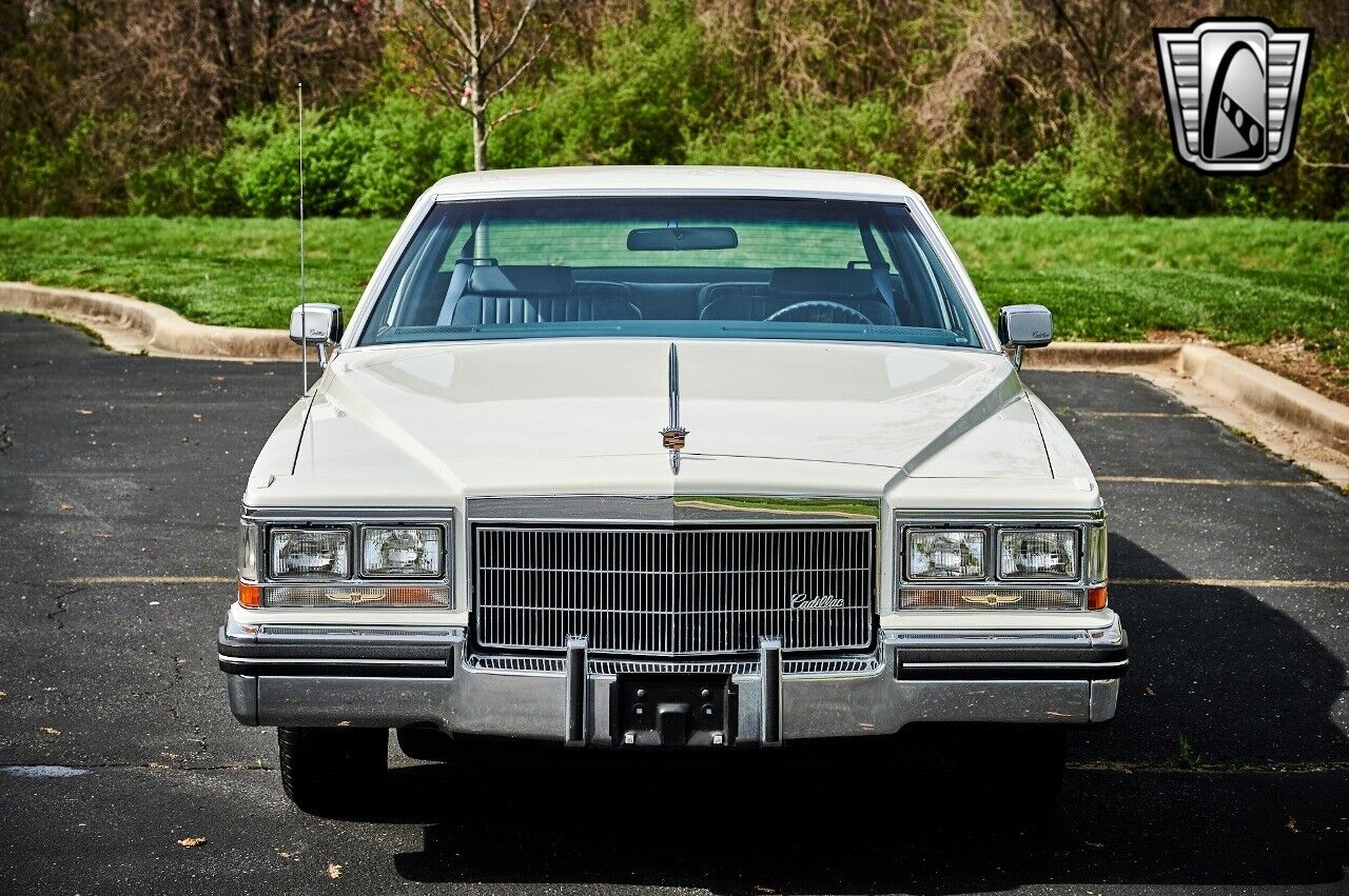 Cadillac-DeVille-1984-7