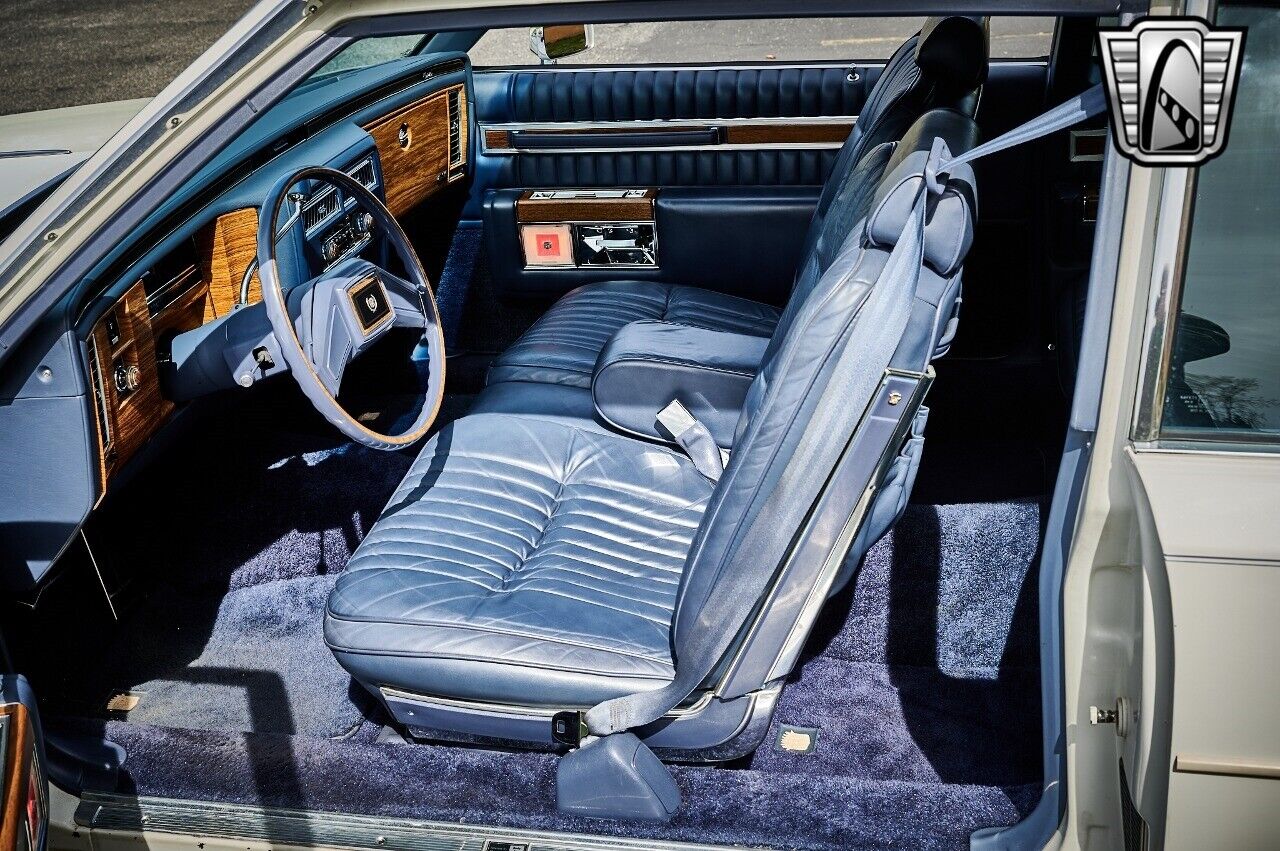 Cadillac-DeVille-1984-9