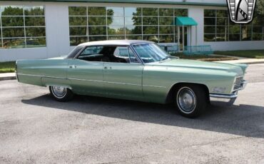 Cadillac-DeVille-Berline-1967-8