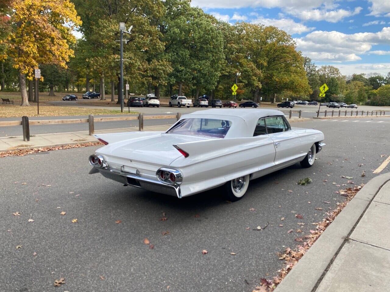 Cadillac-DeVille-Cabriolet-1961-12