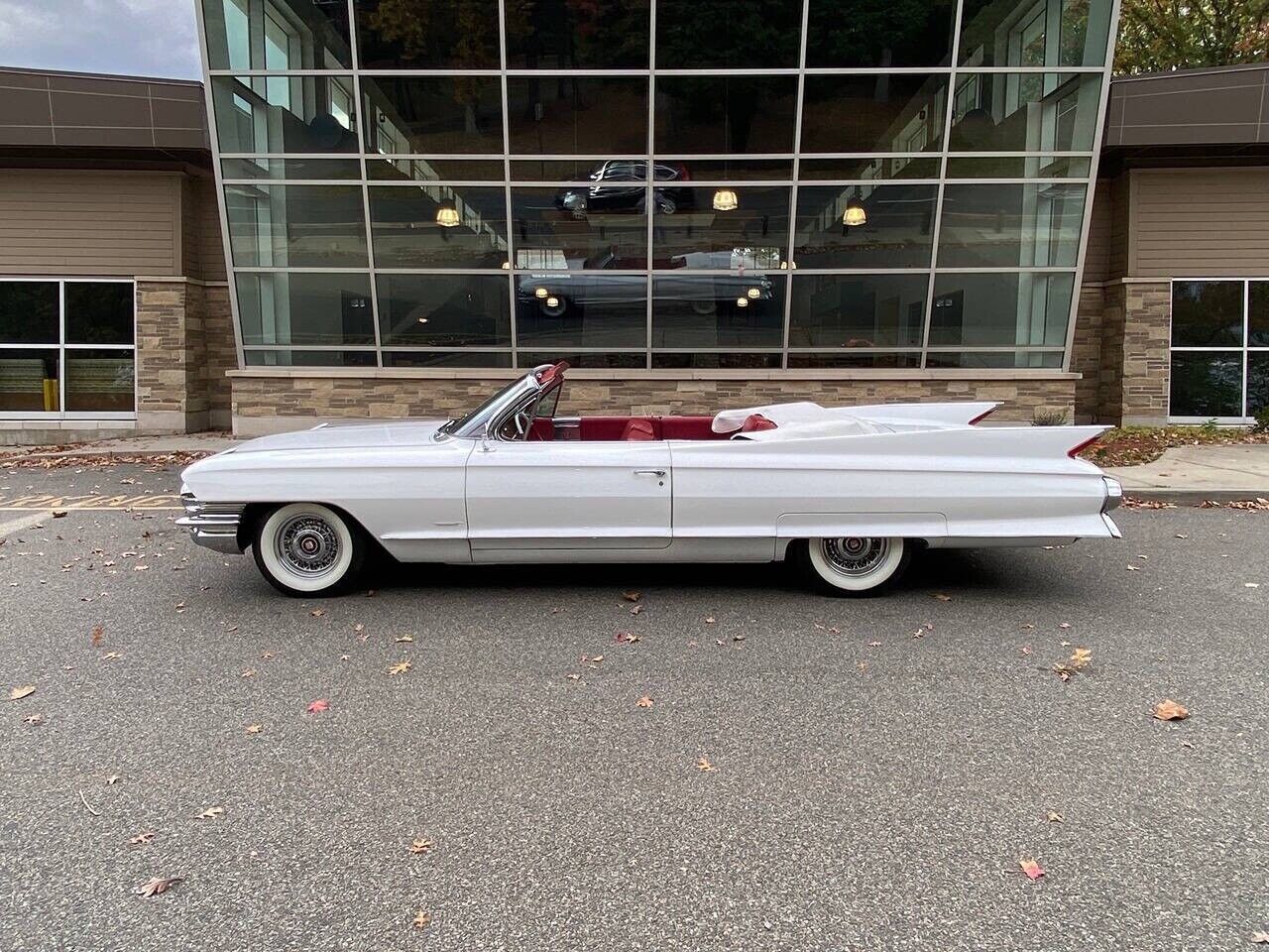 Cadillac-DeVille-Cabriolet-1961-5