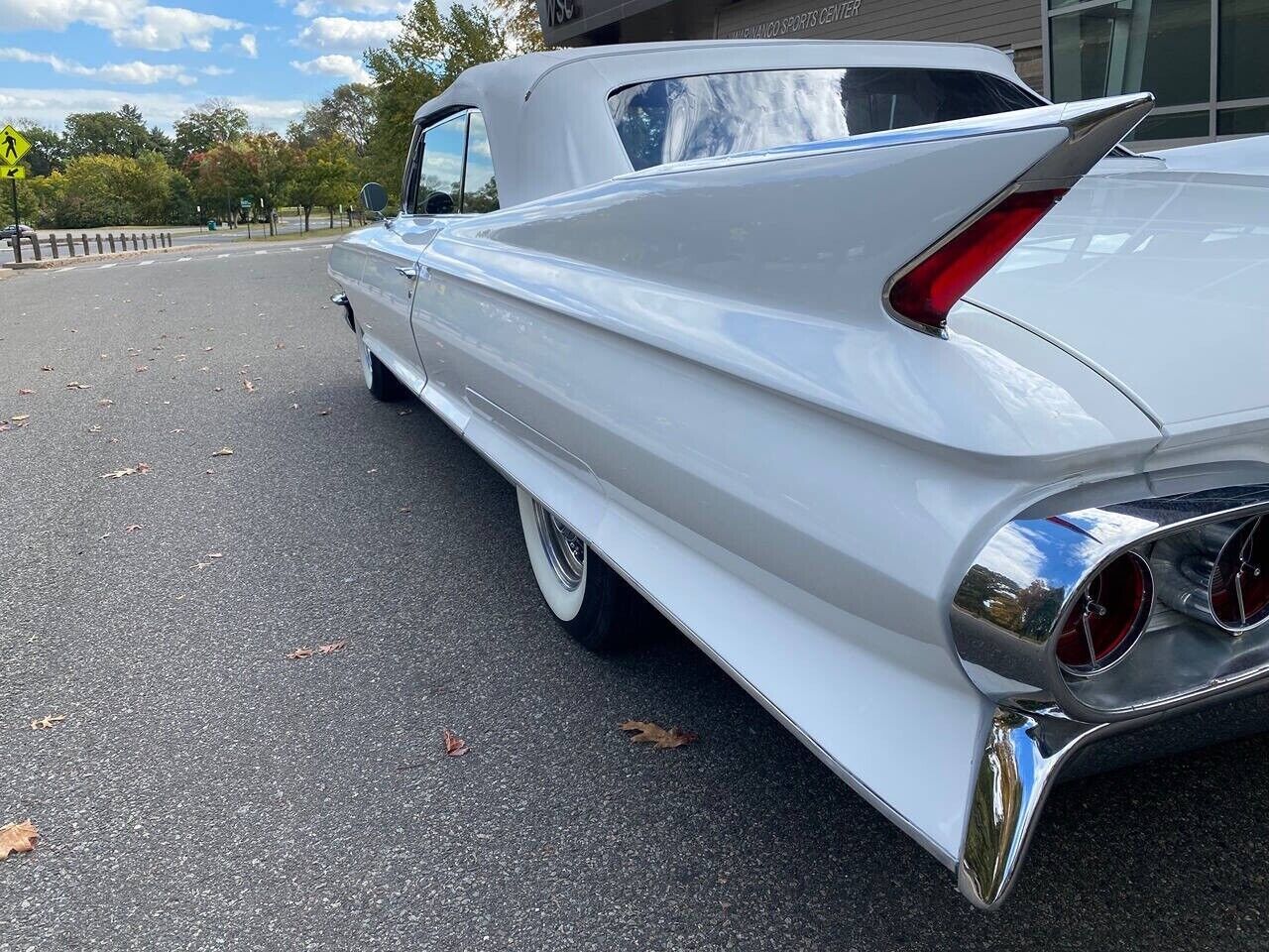 Cadillac-DeVille-Cabriolet-1961-8