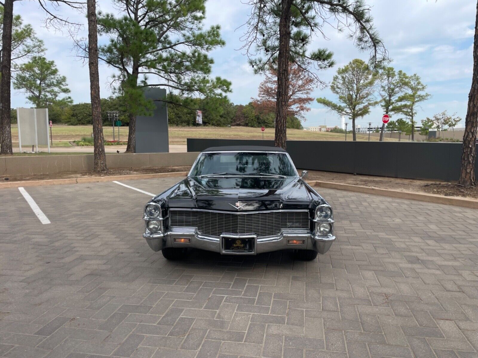 Cadillac-DeVille-Cabriolet-1965-1