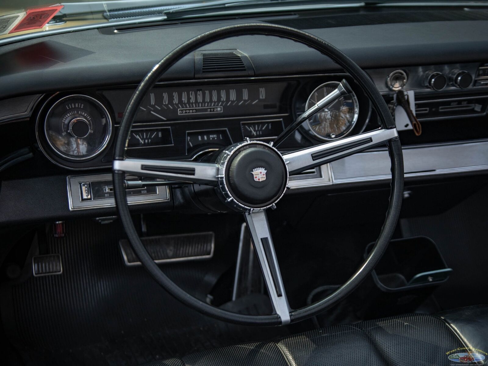 Cadillac-DeVille-Cabriolet-1966-30