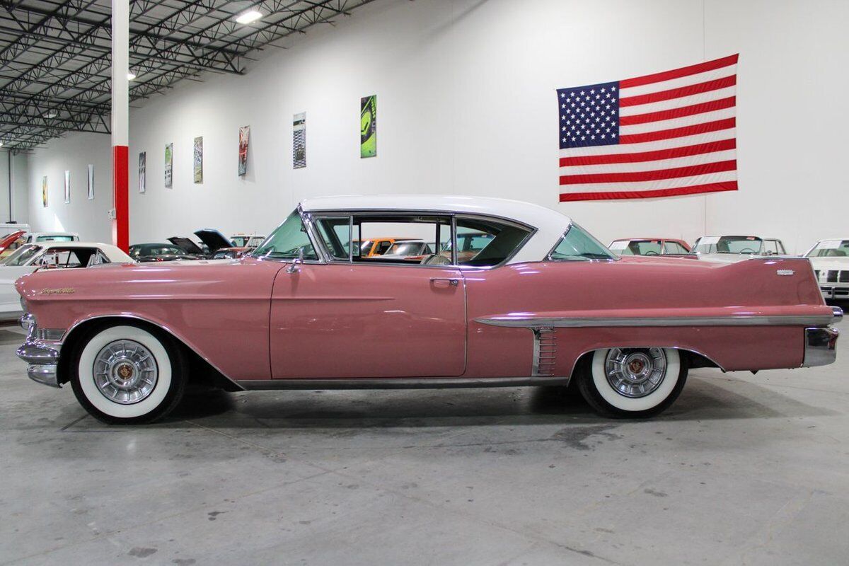 Cadillac-DeVille-Coupe-1957-2