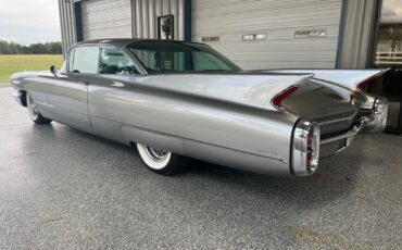 Cadillac-DeVille-Coupe-1960-12