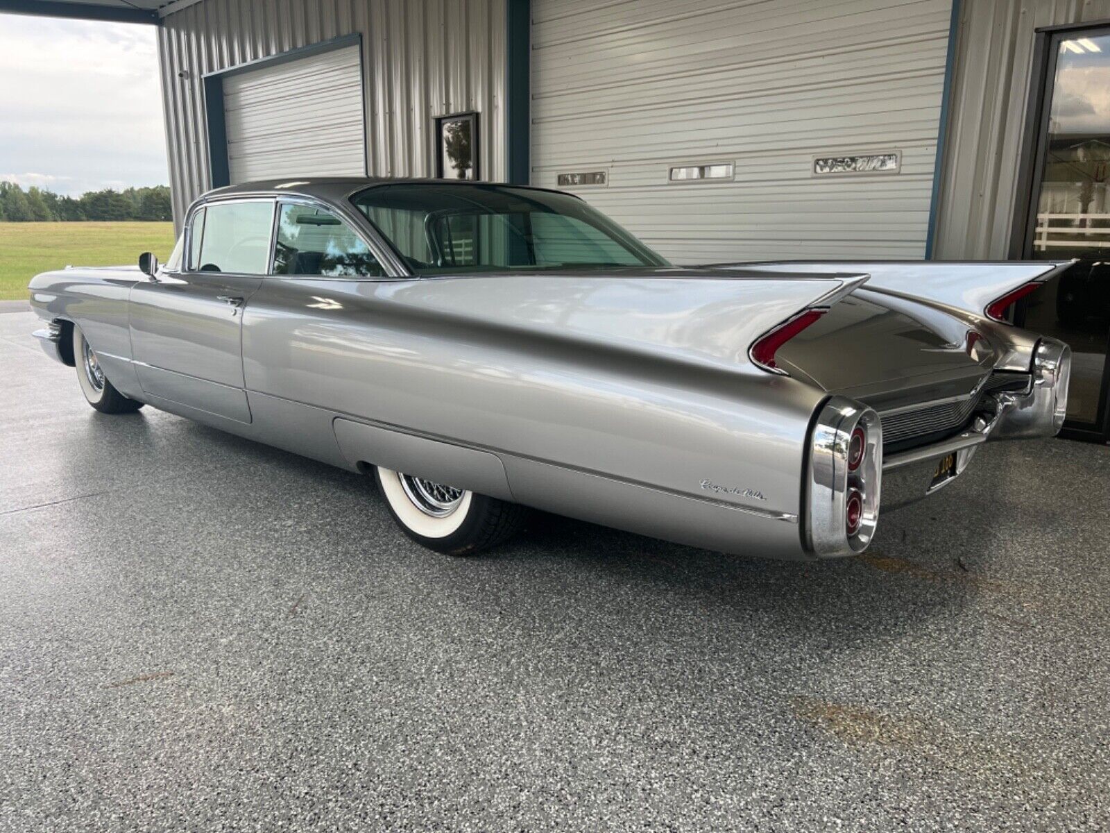 Cadillac-DeVille-Coupe-1960-12