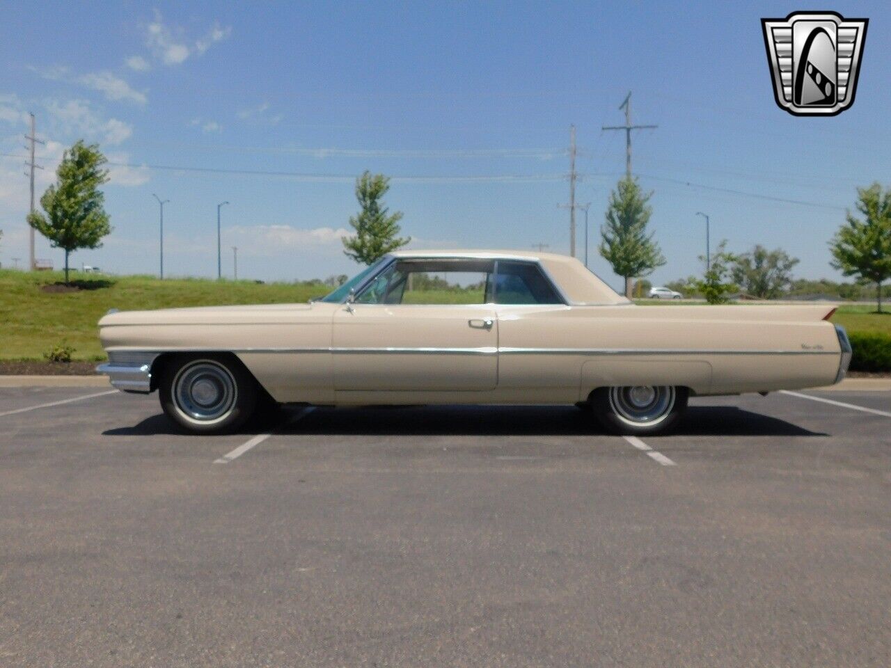 Cadillac-DeVille-Coupe-1964-2