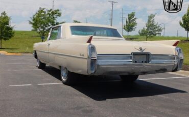 Cadillac-DeVille-Coupe-1964-3