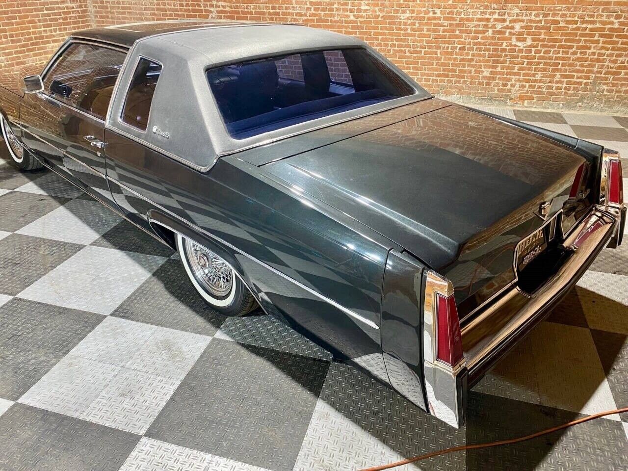 Cadillac-DeVille-Coupe-1977-10