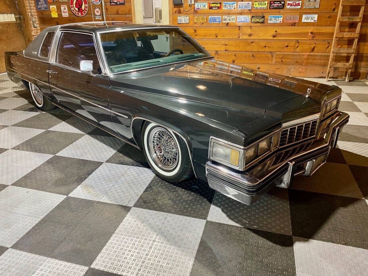 Cadillac-DeVille-Coupe-1977-2