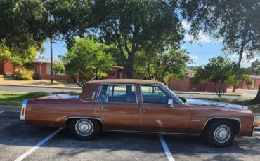 Cadillac-Deville-1983-1