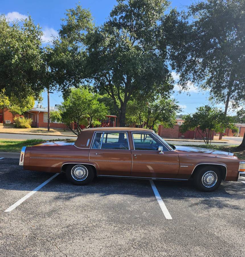 Cadillac-Deville-1983-1