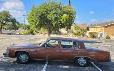 Cadillac-Deville-1983-2