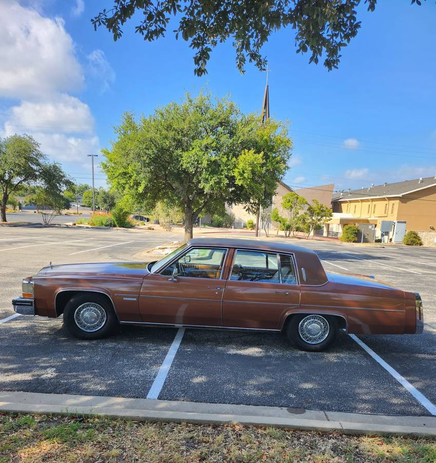 Cadillac-Deville-1983-2