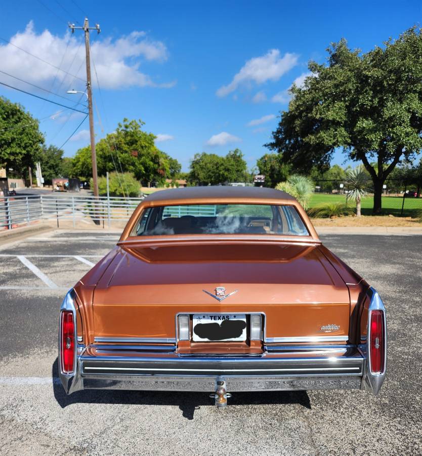 Cadillac-Deville-1983-3