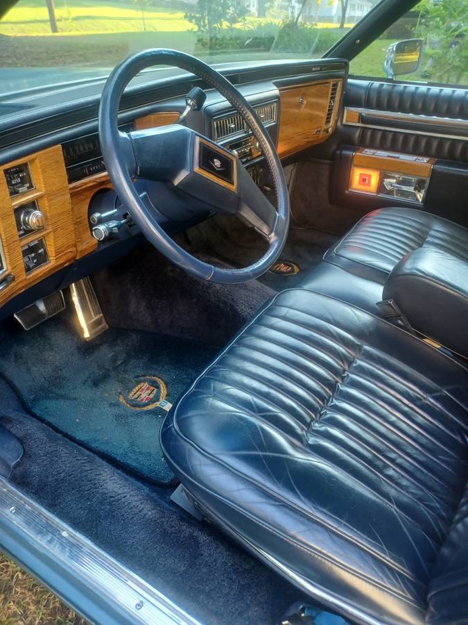 Cadillac-Deville-diesel-1981-8