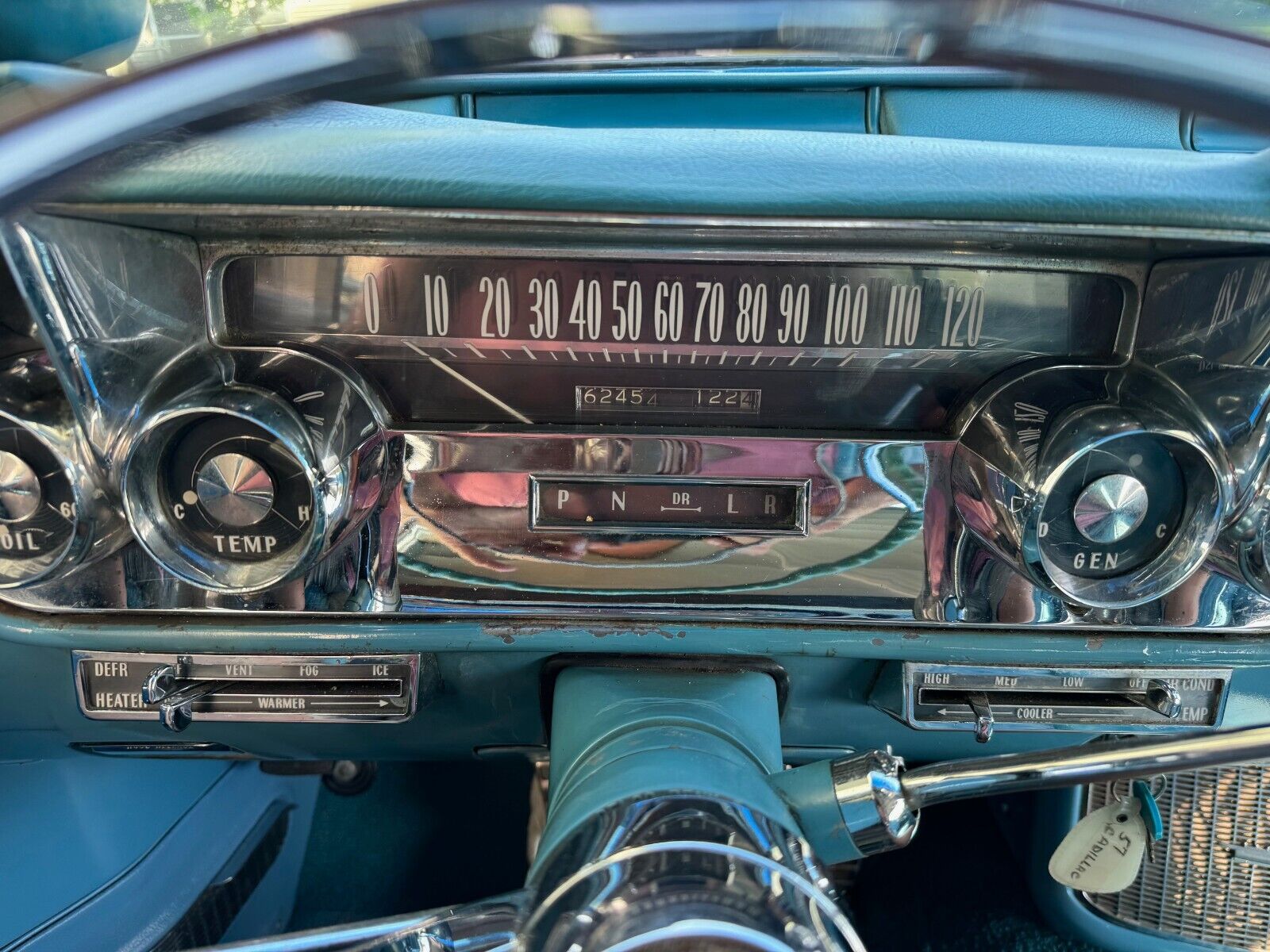 Cadillac-Eldorado-Berline-1957-19