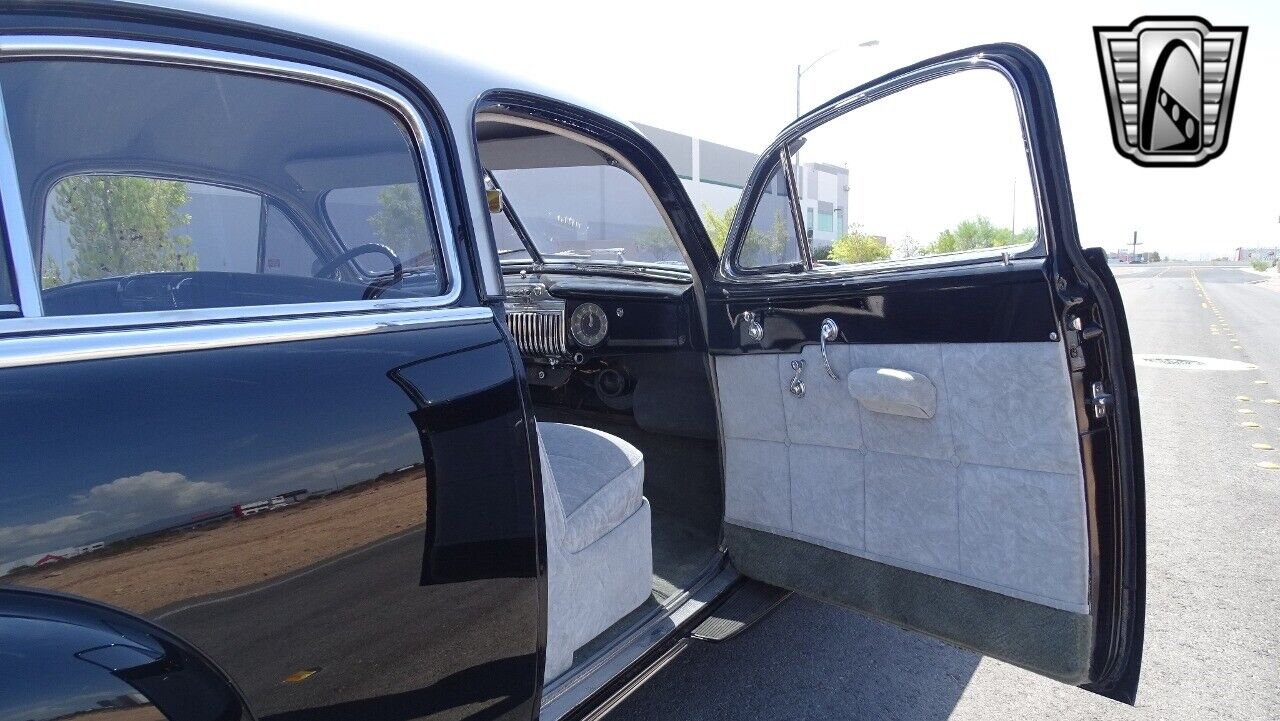 Cadillac-Fleetwood-1947-11