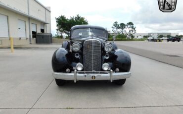 Cadillac-Fleetwood-Berline-1937-2