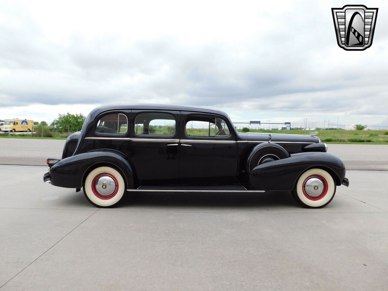 Cadillac-Fleetwood-Berline-1937-3