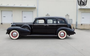 Cadillac-Fleetwood-Berline-1937-5