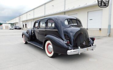 Cadillac-Fleetwood-Berline-1937-8