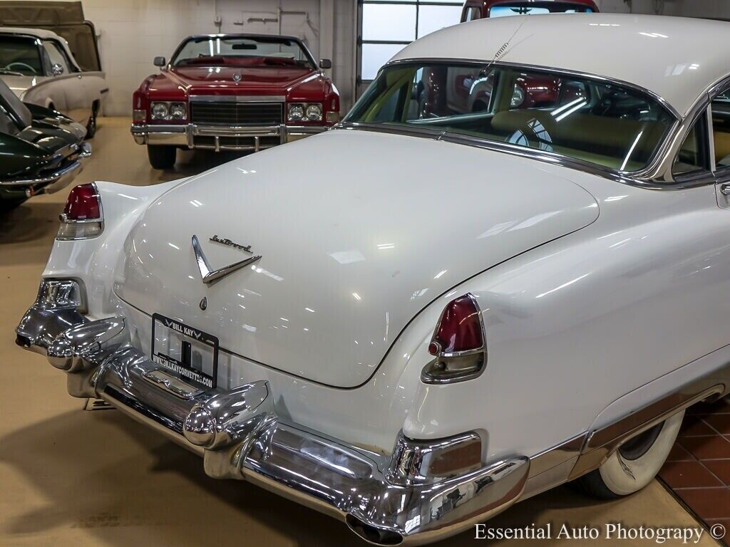 Cadillac-Fleetwood-Berline-1953-8