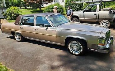 Cadillac-Fleetwood-Berline-1986-1