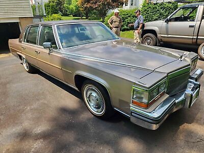 Cadillac-Fleetwood-Berline-1986-8