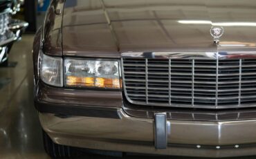 Cadillac-Fleetwood-Berline-1993-13