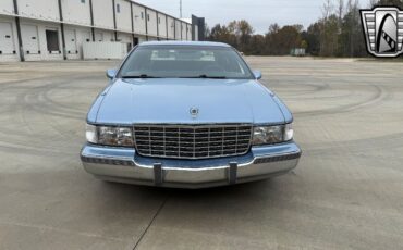 Cadillac-Fleetwood-Berline-1993-2