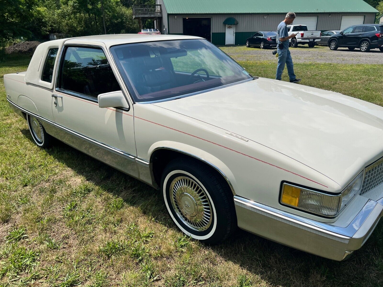 Cadillac-Fleetwood-Coupe-1989-2