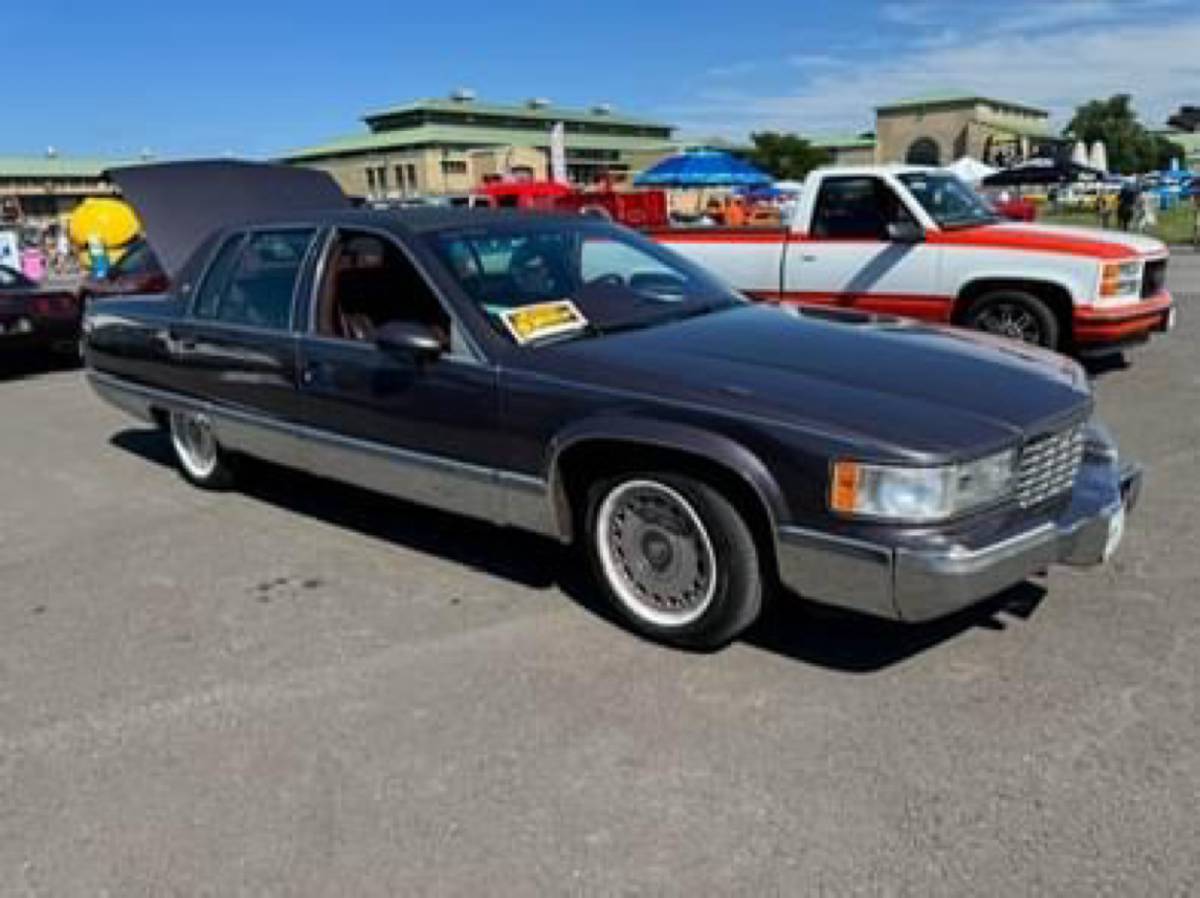 Cadillac-Fleetwood-brougham-1994-1