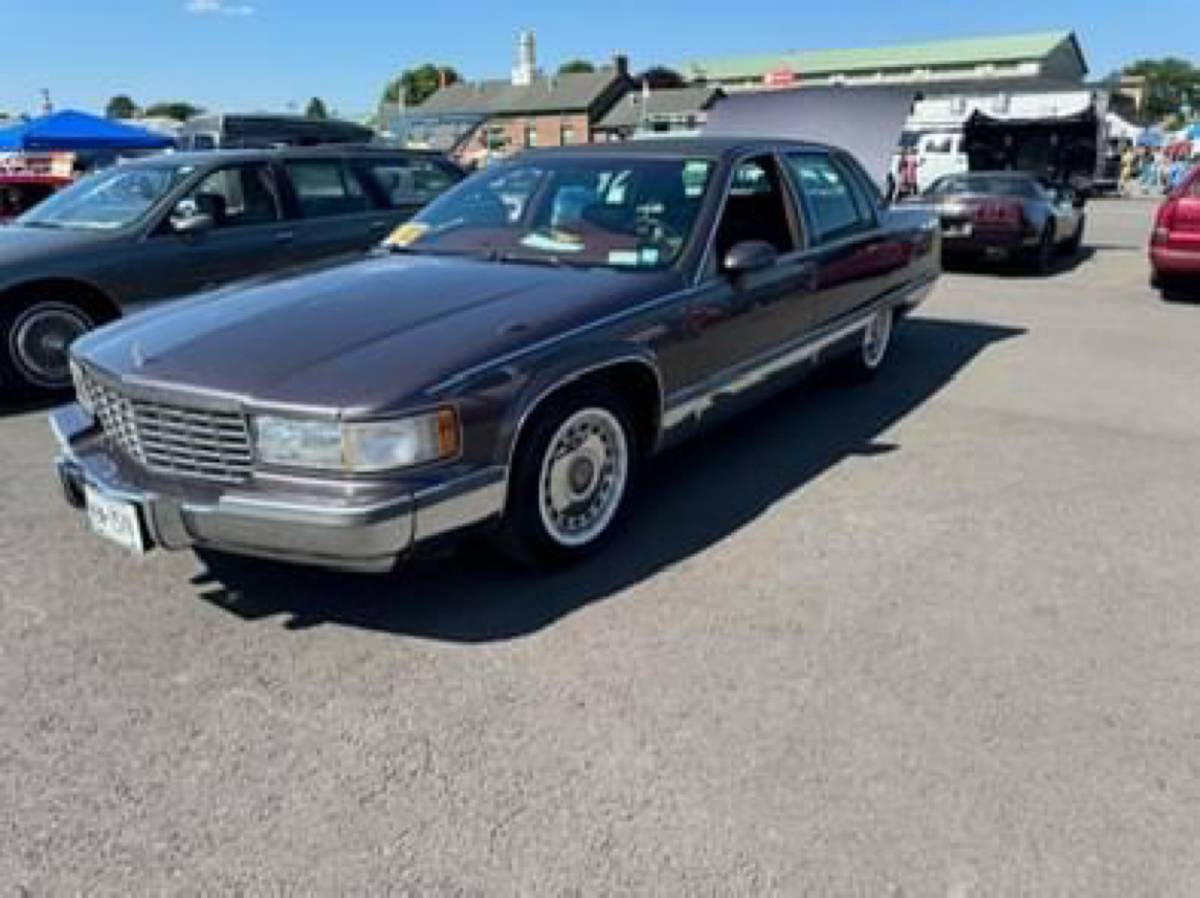 Cadillac-Fleetwood-brougham-1994