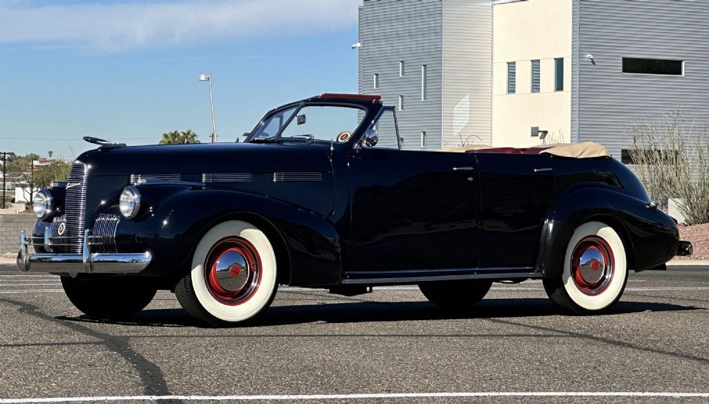 Cadillac-LaSalle-Model-52-Convertible-Sedan-1940-1