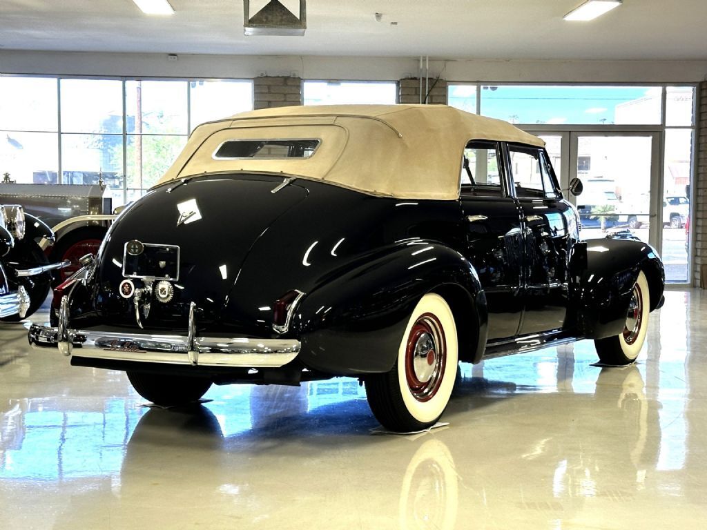 Cadillac-LaSalle-Model-52-Convertible-Sedan-1940-25